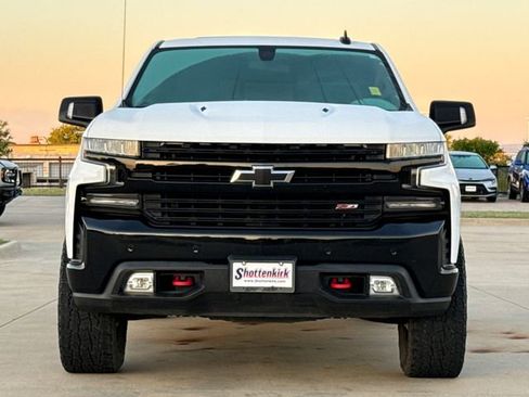 Used 2021 Chevrolet Silverado 1500 LT Trail Boss w/ Convenience Package II image 2