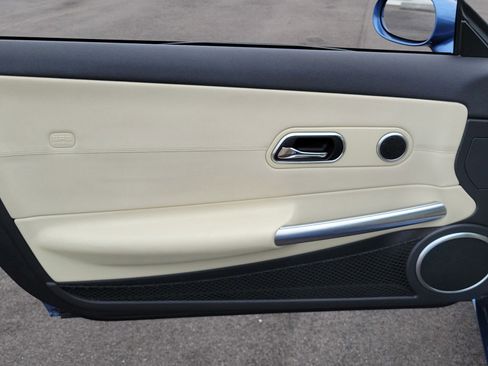 Used 2005 Chrysler Crossfire Limited RWD image 13