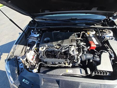 Used 2019 Toyota Camry LE image 11