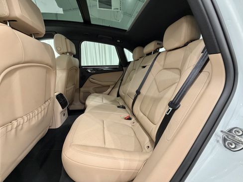 Certified 2025 Porsche Macan image 20