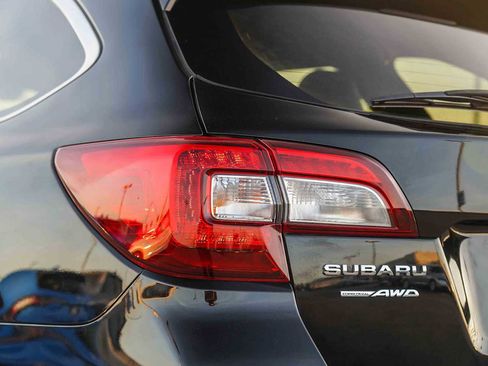 Used 2019 Subaru Outback 2.5i Limited w/ Popular Package #2 image 9