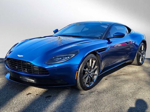 Used 2020 Aston Martin DB11 Coupe image 7