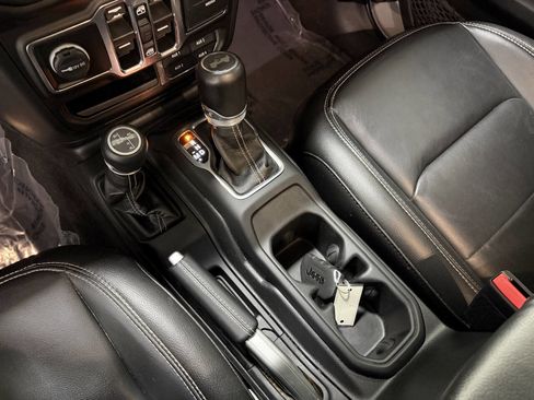 Used 2023 Jeep Wrangler Unlimited Sahara w/ Cold Weather Group image 28