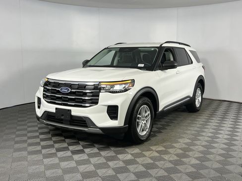 Used 2025 Ford Explorer Active image 11
