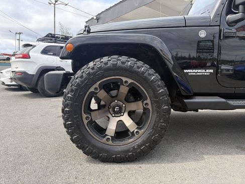 Used 2012 Jeep Wrangler Unlimited Sahara AWD/4WD image 2