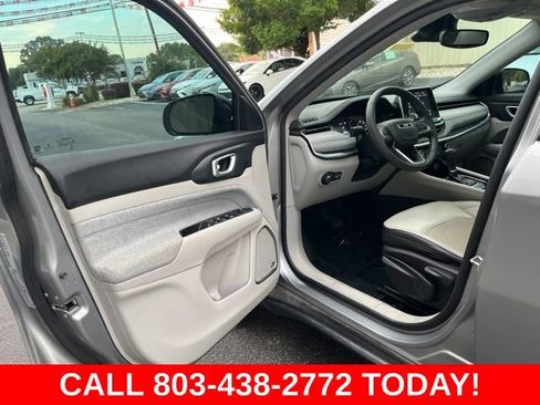 Used 2022 Jeep Compass Latitude w/ Sun and Sound Group FWD image 4
