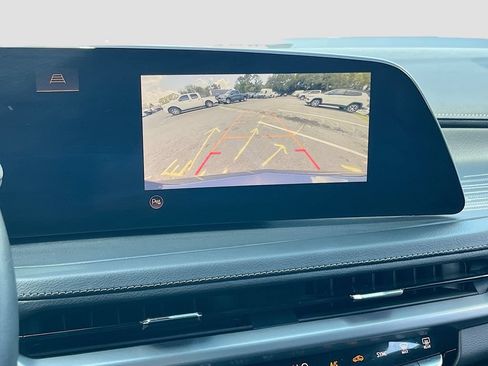 Used 2024 Cadillac XT4 Premium Luxury w/ Technology Package FWD image 14