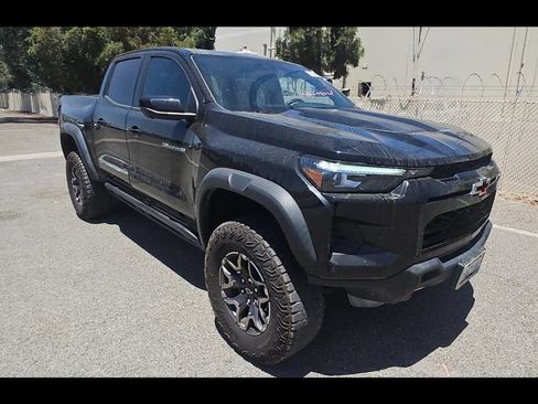 Used 2024 Chevrolet Colorado ZR2 w/ ZR2 Convenience Package III AWD/4WD image 2