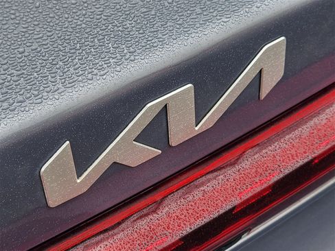 Used 2022 Kia K5 LXS image 12