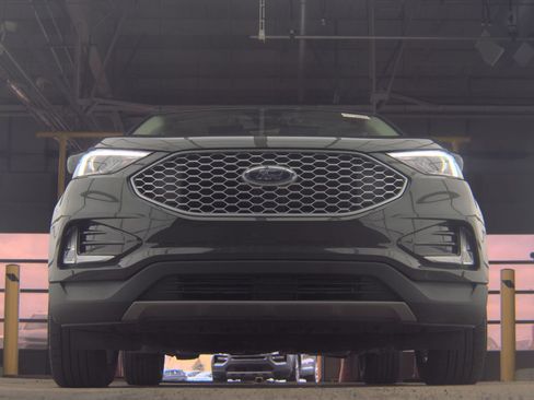 Used 2024 Ford Edge SEL w/ Convenience Package AWD/4WD image 3