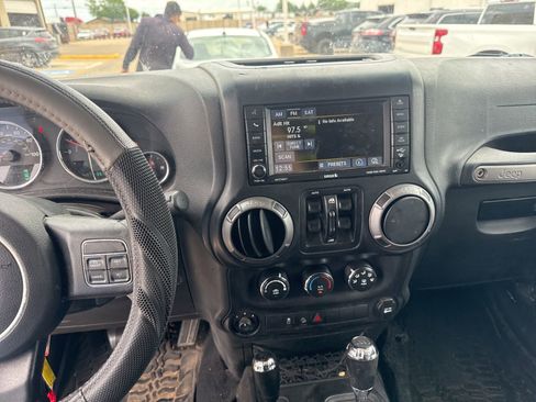 Used 2015 Jeep Wrangler Unlimited Sport AWD/4WD image 12