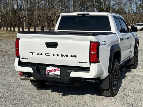 Used 2025 Toyota Tacoma TRD Off-Road w/ TRD Off Road Premium Package image 5
