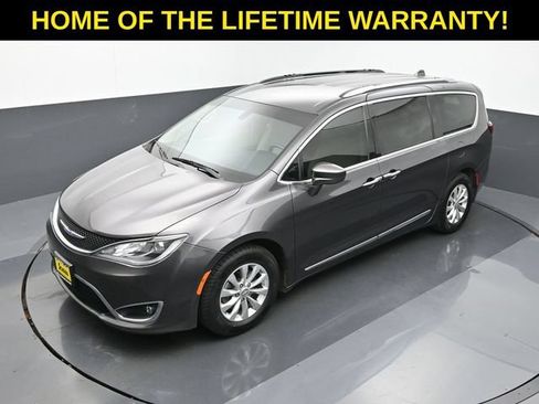 Used 2018 Chrysler Pacifica Touring-L Plus FWD image 62