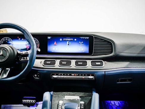 Used 2026 Mercedes-Benz GLS 580 4MATIC image 13
