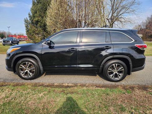 Used 2016 Toyota Highlander XLE image 1