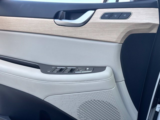 Used 2023 Hyundai Palisade Limited FWD image 11