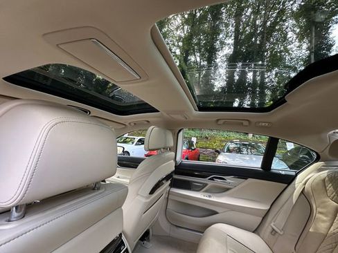 Used 2017 BMW 740i image 37