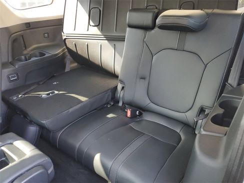 Used 2025 Honda Pilot EX-L image 10