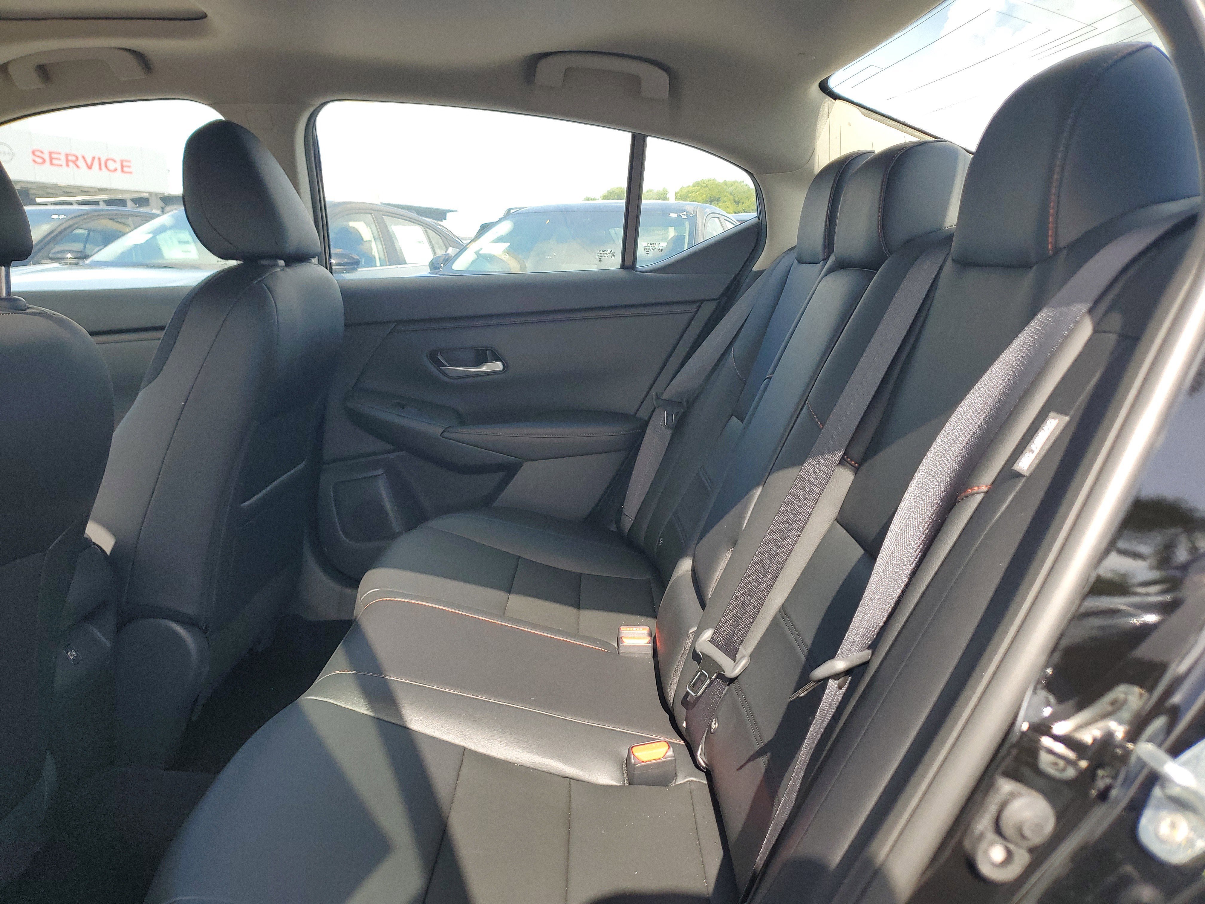 New 2025 Nissan Sentra SR w/ SR Premium Package FWD image 17