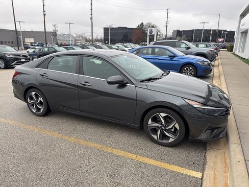 Used 2023 Hyundai Elantra Limited image 1