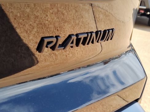 New 2025 Nissan Pathfinder Platinum image 4