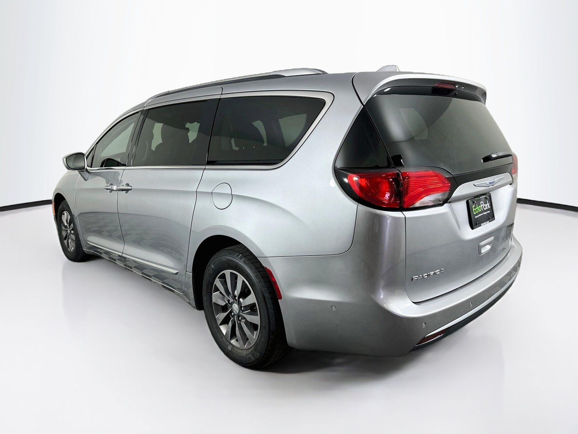Used 2019 Chrysler Pacifica Touring-L Plus w/ Advanced Safetytec Group FWD image 5