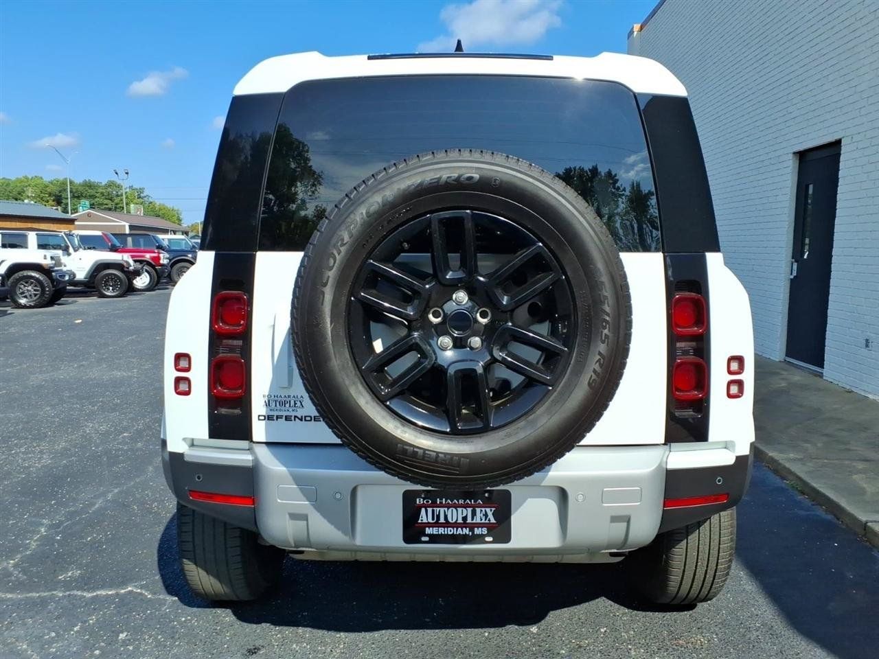 Used 2025 Land Rover Defender 110 S AWD/4WD image 4