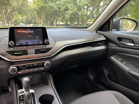 Used 2025 Nissan Altima 2.5 SV FWD image 35