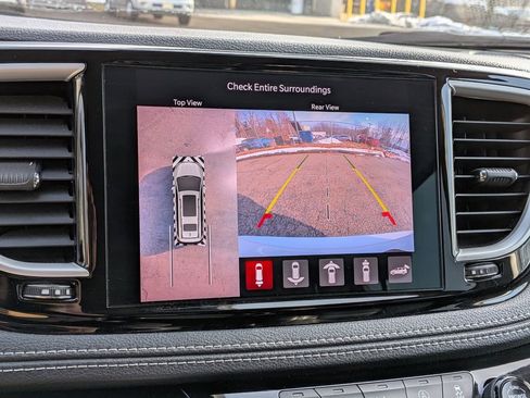 Certified 2023 Chrysler Pacifica Touring-L image 17