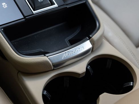 Certified 2023 Porsche Macan AWD/4WD image 27