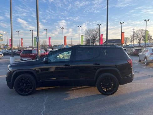 Used 2023 GMC Acadia SLT w/ Elevation Edition image 8