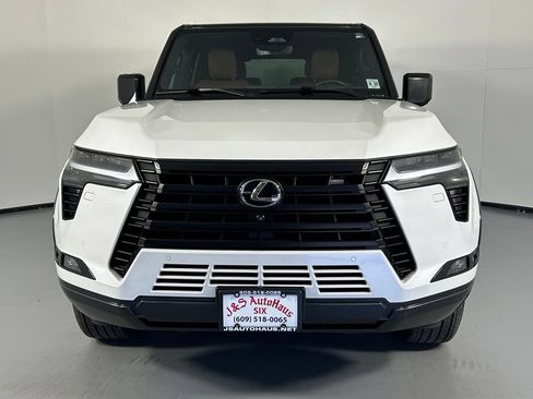 Used 2024 Lexus GX 550 w/ Accessory Package (Z1) AWD/4WD image 2