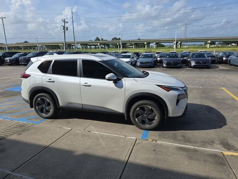 Used 2024 Nissan Rogue SV w/ SV Premium Package FWD image 11