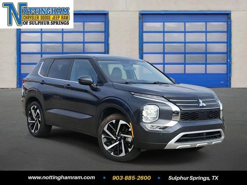 Used 2024 Mitsubishi Outlander SE image 1