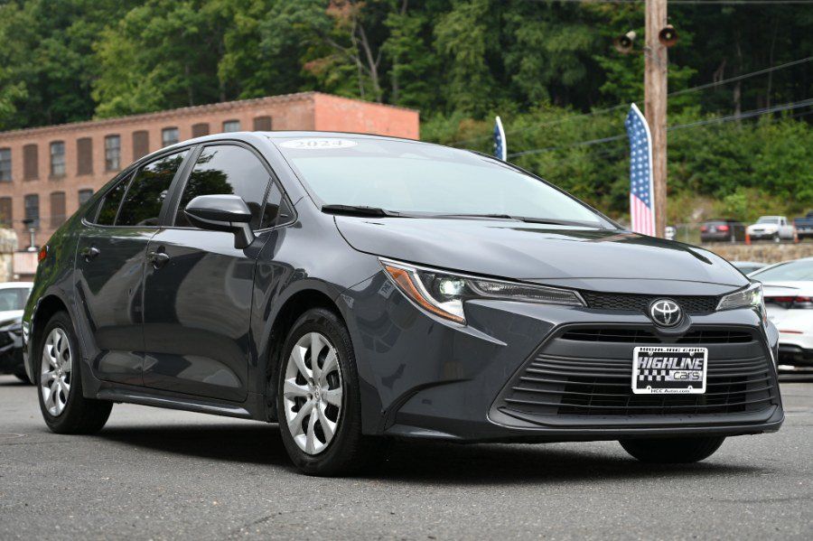 Used 2024 Toyota Corolla LE FWD image 7