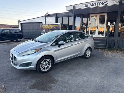 Used 2018 Ford Fiesta SE FWD image 3
