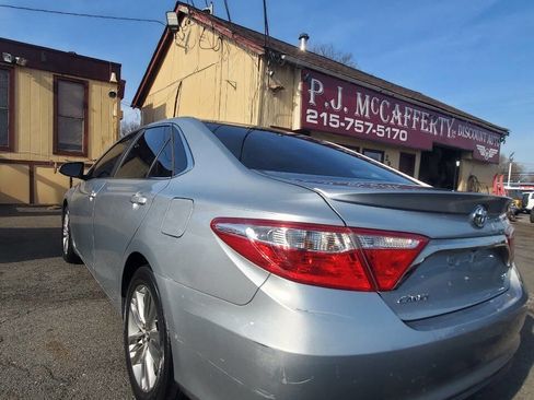 Used 2015 Toyota Camry SE image 3