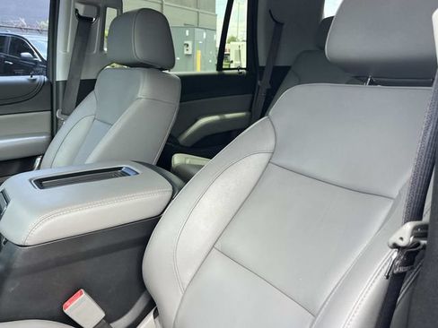Used 2020 Chevrolet Tahoe LT w/ Luxury Package RWD image 35
