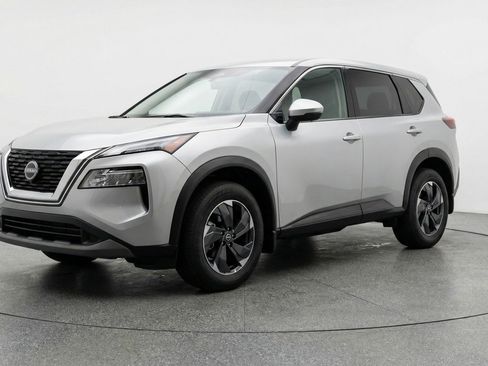 Used 2025 Nissan Rogue SV image 3
