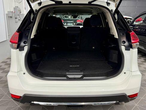 Used 2020 Nissan Rogue SV image 10