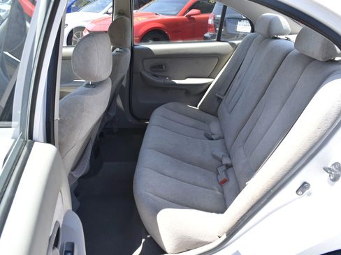 Used 2005 Hyundai Elantra GLS image 12