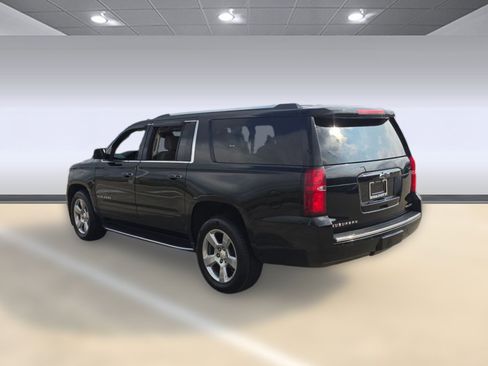 Used 2019 Chevrolet Suburban Premier image 3