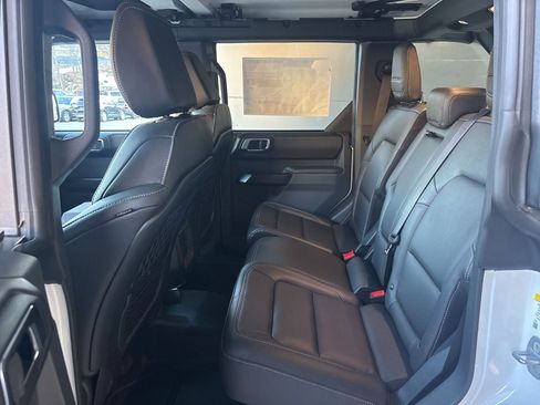 New 2025 Ford Bronco Badlands image 15