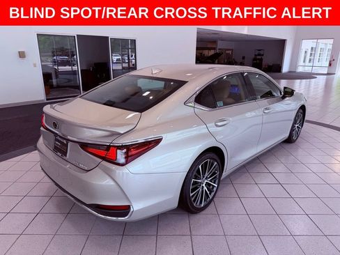 Used 2025 Lexus ES 300h w/ Premium Package FWD image 7