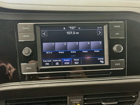 Used 2024 Volkswagen Jetta SE FWD image 21