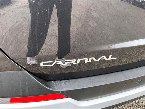 Used 2026 Kia Carnival EX image 33