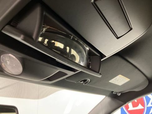 Used 2016 Dodge Grand Caravan SE FWD image 32