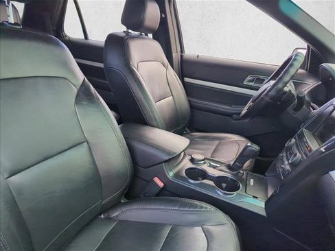 Used 2016 Ford Explorer XLT w/ Equipment Group 202A image 25