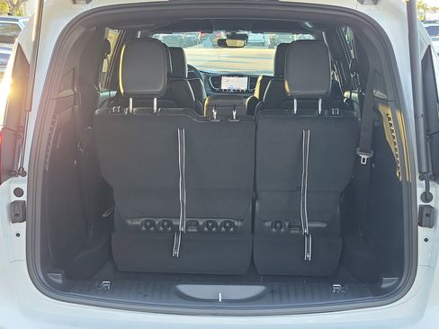 New 2026 Chrysler Pacifica Select image 5