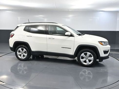 Used 2018 Jeep Compass Latitude w/ Cold Weather Group AWD/4WD image 4